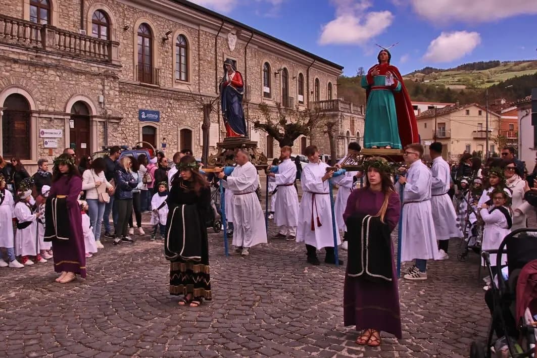 Roseto Valfortore rivive la Passione - Processione del Venerdì Santo - immagine 1
