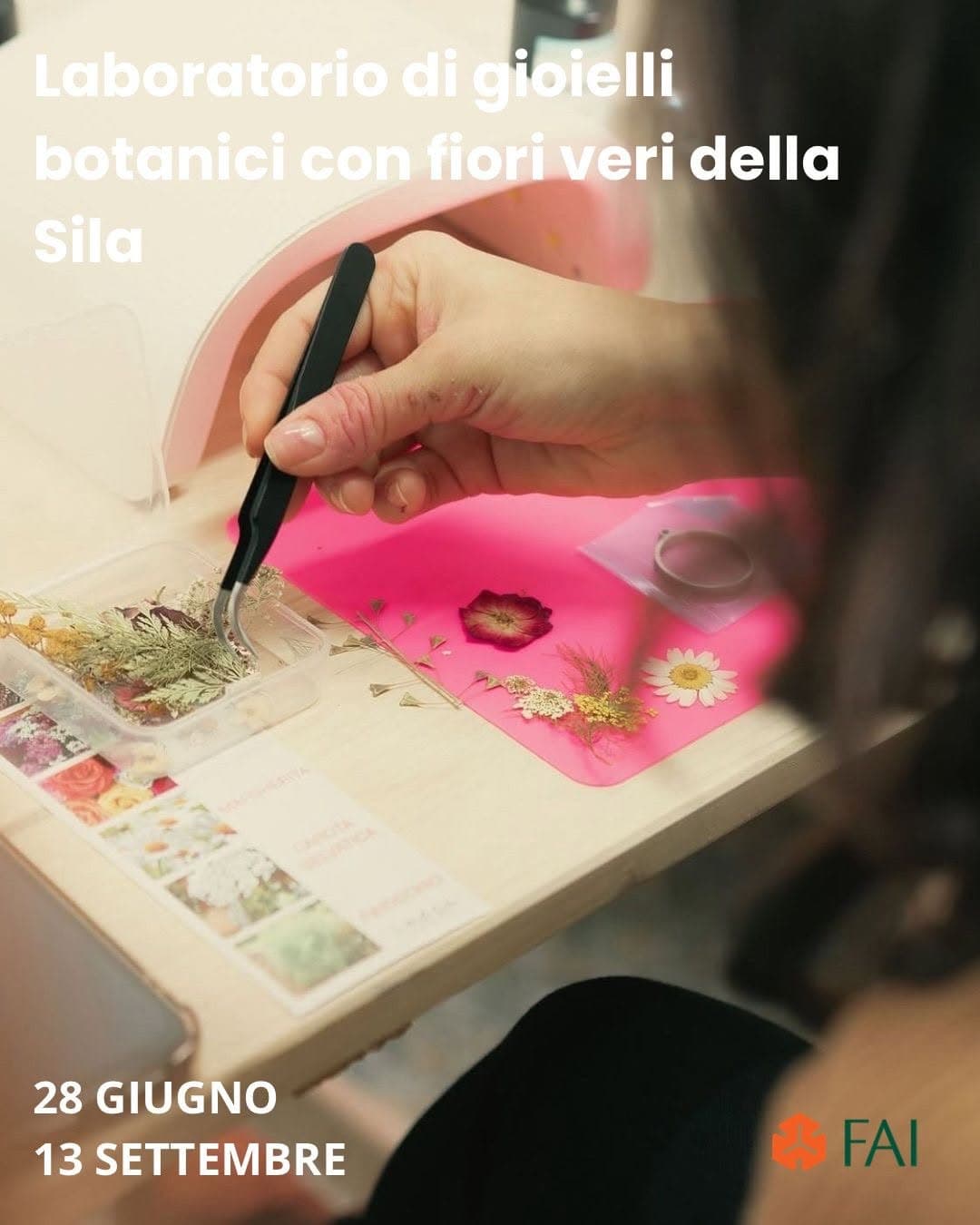 Laboratorio di gioielli botanici con fiori veri della Sila - immagine 1