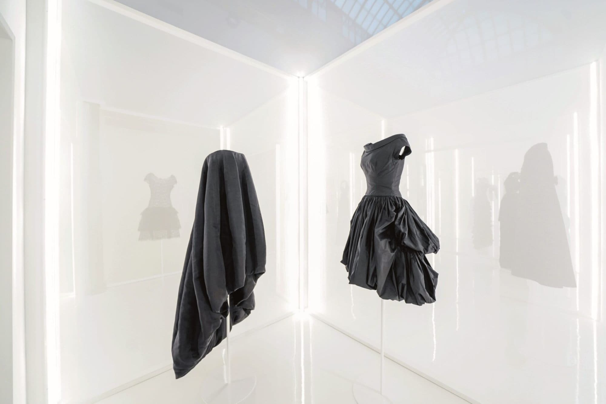 Azzedine Alaïa, Cristóbal Balenciaga. Scultori della forma - immagine 1