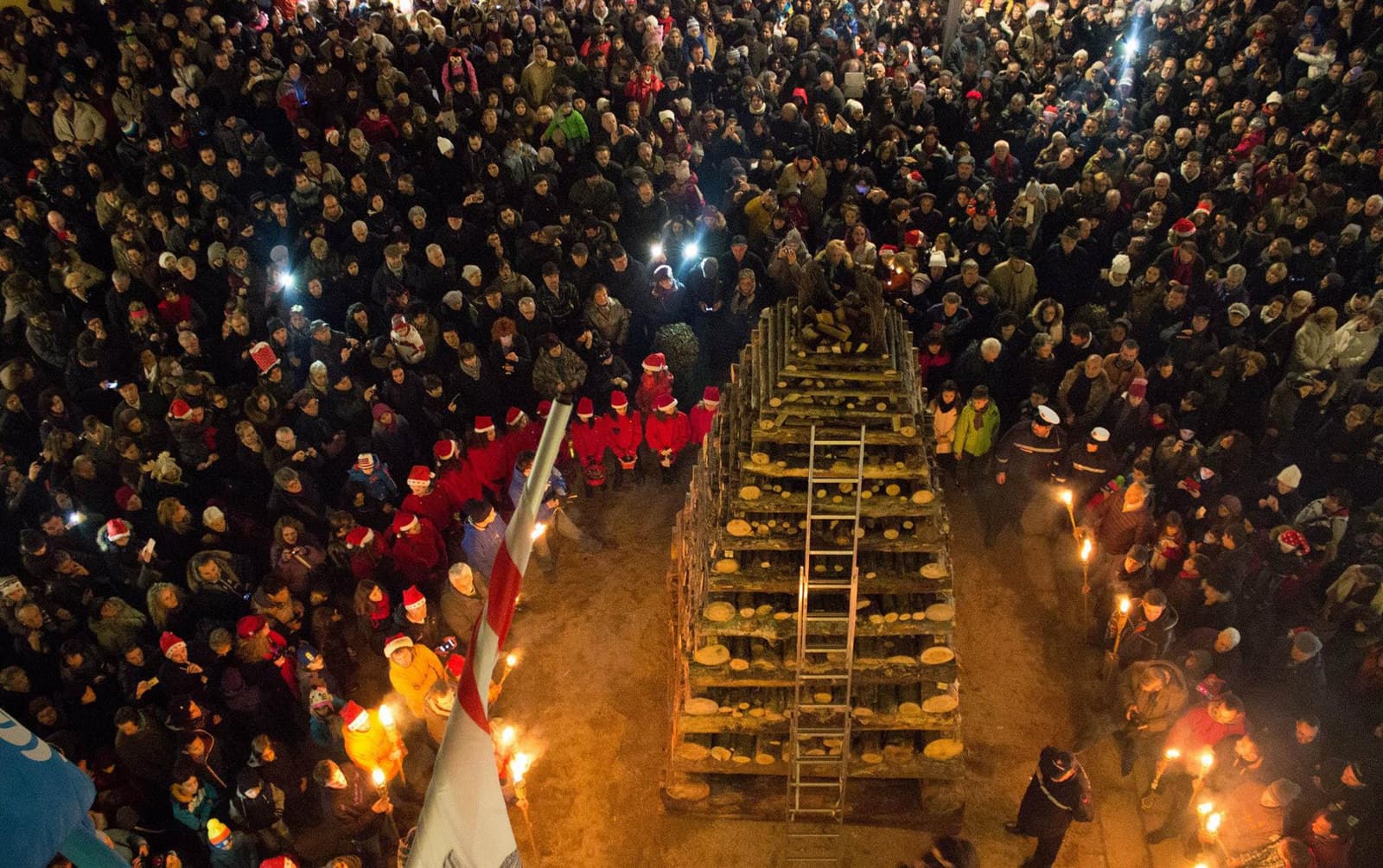 Le Fiaccole di Natale di Abbadia San Salvatore - immagine 1